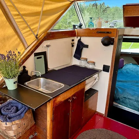 Windy Paadimajutus Bådhotel